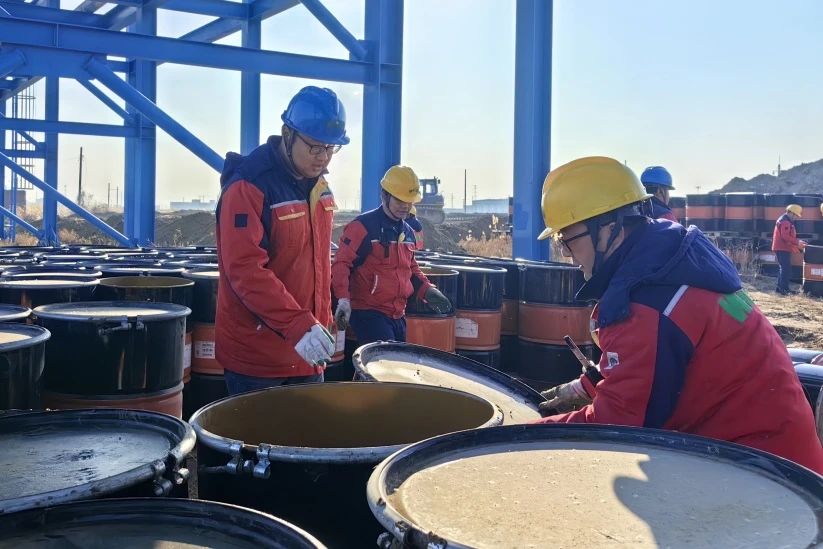 沈阳聚鼎机器人制造有限责任公司東營闆(pan)塊組織開展(zhan)振華化工火(huǒ)炬區廢舊物(wù)品清理會戰(zhan)